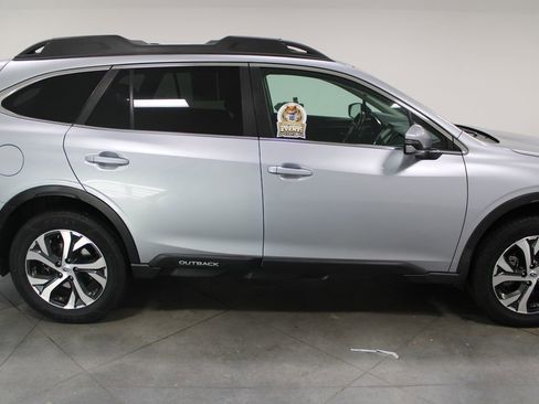 Used 2022 Subaru Outback Limited image 10