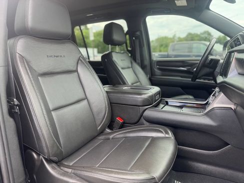 Used 2022 GMC Yukon XL Denali AWD/4WD image 12