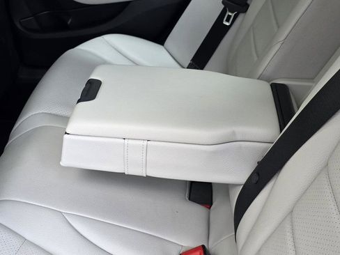 Used 2015 Mercedes-Benz C 300 Sedan image 11