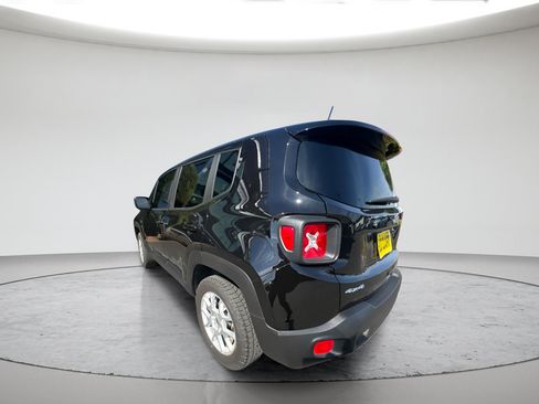 Used 2023 Jeep Renegade Latitude AWD/4WD image 12
