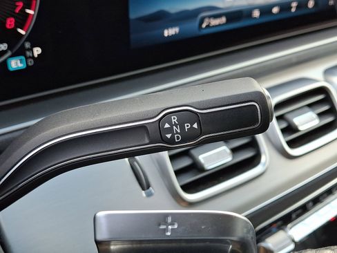 Used 2024 Mercedes-Benz GLE 450e 4MATIC image 16