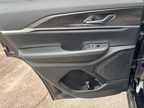 New 2026 Jeep Grand Cherokee Altitude AWD/4WD image 25