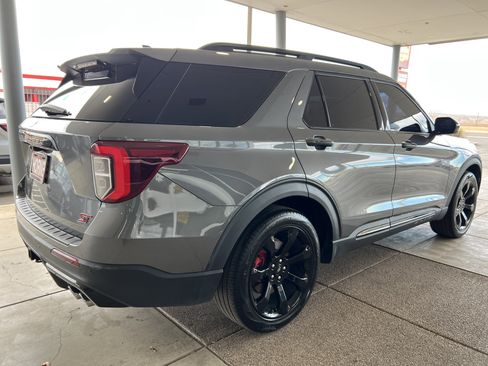 Used 2022 Ford Explorer ST w/ ST Street Pack image 4
