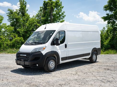 Used 2025 RAM ProMaster 2500 w/ Convenience Group FWD image 3