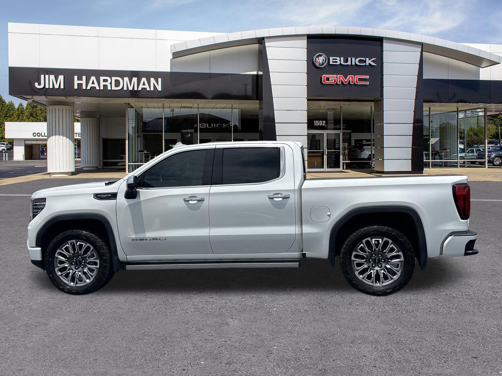 Used 2023 GMC Sierra 1500 Denali Ultimate AWD/4WD image 4