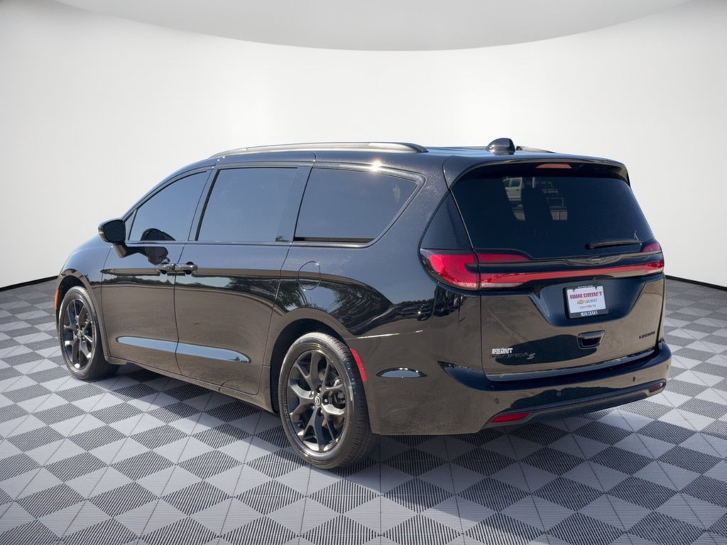 Used 2025 Chrysler Pacifica Limited FWD image 3