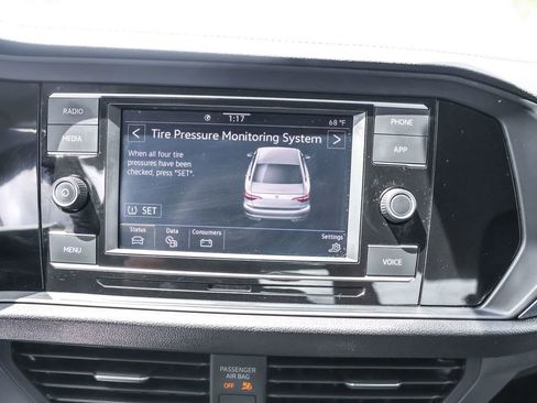 Certified 2023 Volkswagen Jetta SE FWD image 18