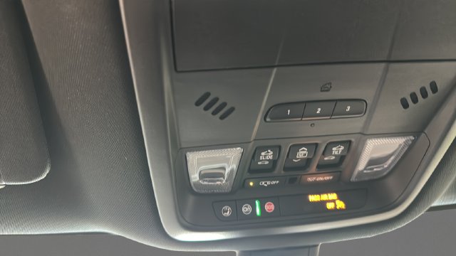 Used 2022 Buick Enclave Avenir w/ Avenir Technology Package AWD/4WD image 24