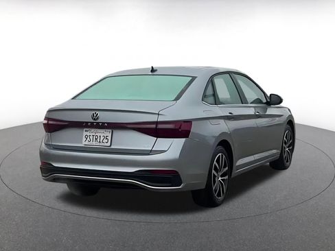 Used 2025 Volkswagen Jetta SE image 8