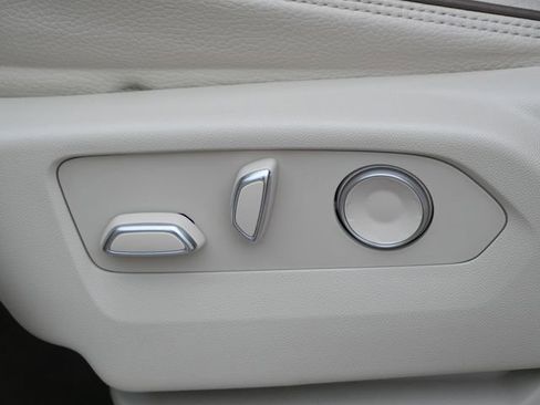 Used 2023 GMC Yukon Denali image 12