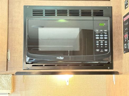 Used 2018 Ford E-450 and Econoline 450 Super Duty w/ Motorhome Prep Package RWD image 22
