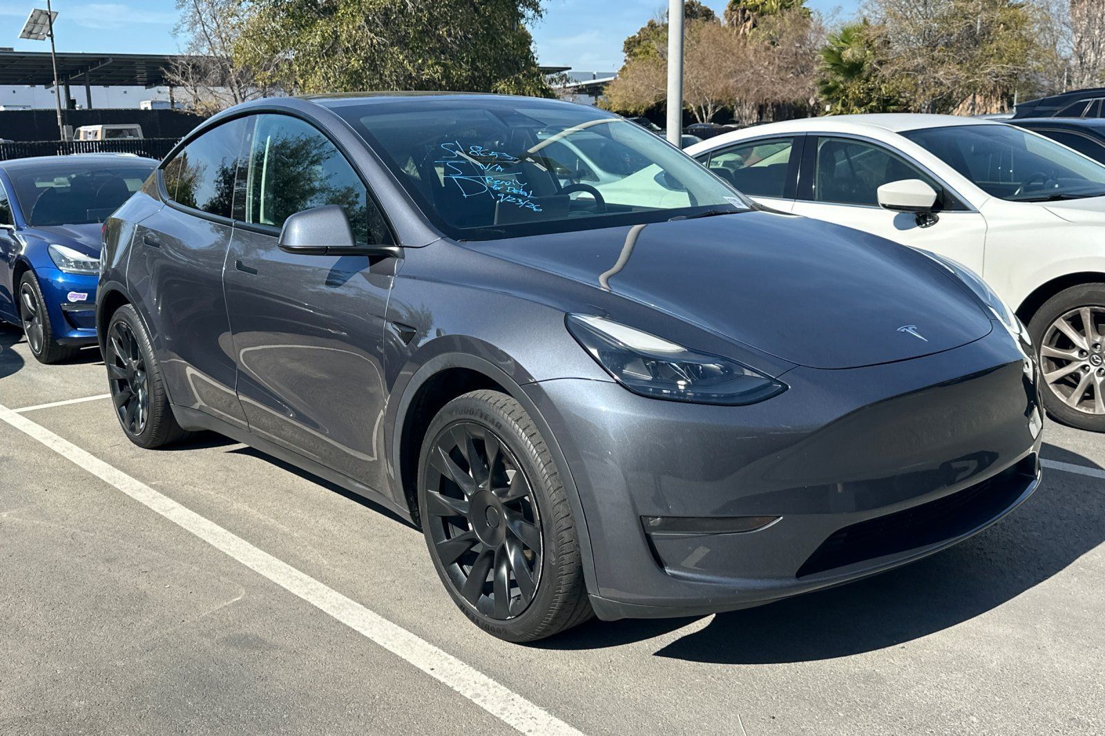 Used 2023 Tesla Model Y Long Range AWD/4WD image 2