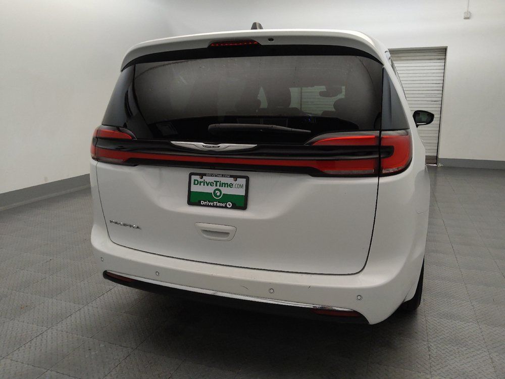 Used 2024 Chrysler Pacifica Touring FWD image 7