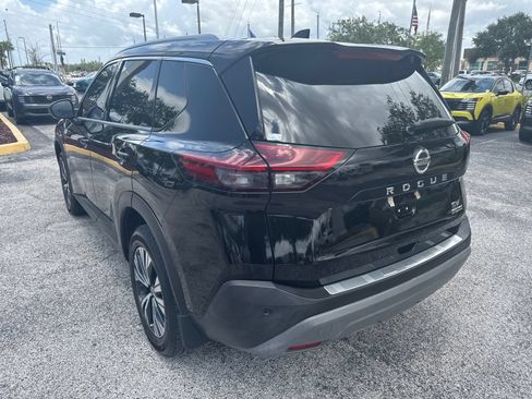 Used 2021 Nissan Rogue SV w/ Premium Package FWD image 16