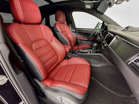 Certified 2025 Porsche Macan GTS image 32