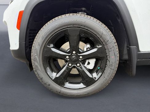 New 2025 Jeep Grand Cherokee Limited w/ Luxury Tech Group II image 11