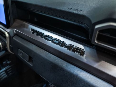 Certified 2025 Toyota Tacoma TRD Off-Road image 28