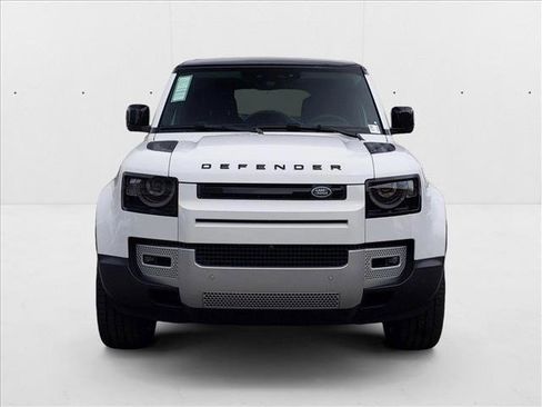 New 2024 Land Rover Defender 110 SE image 6