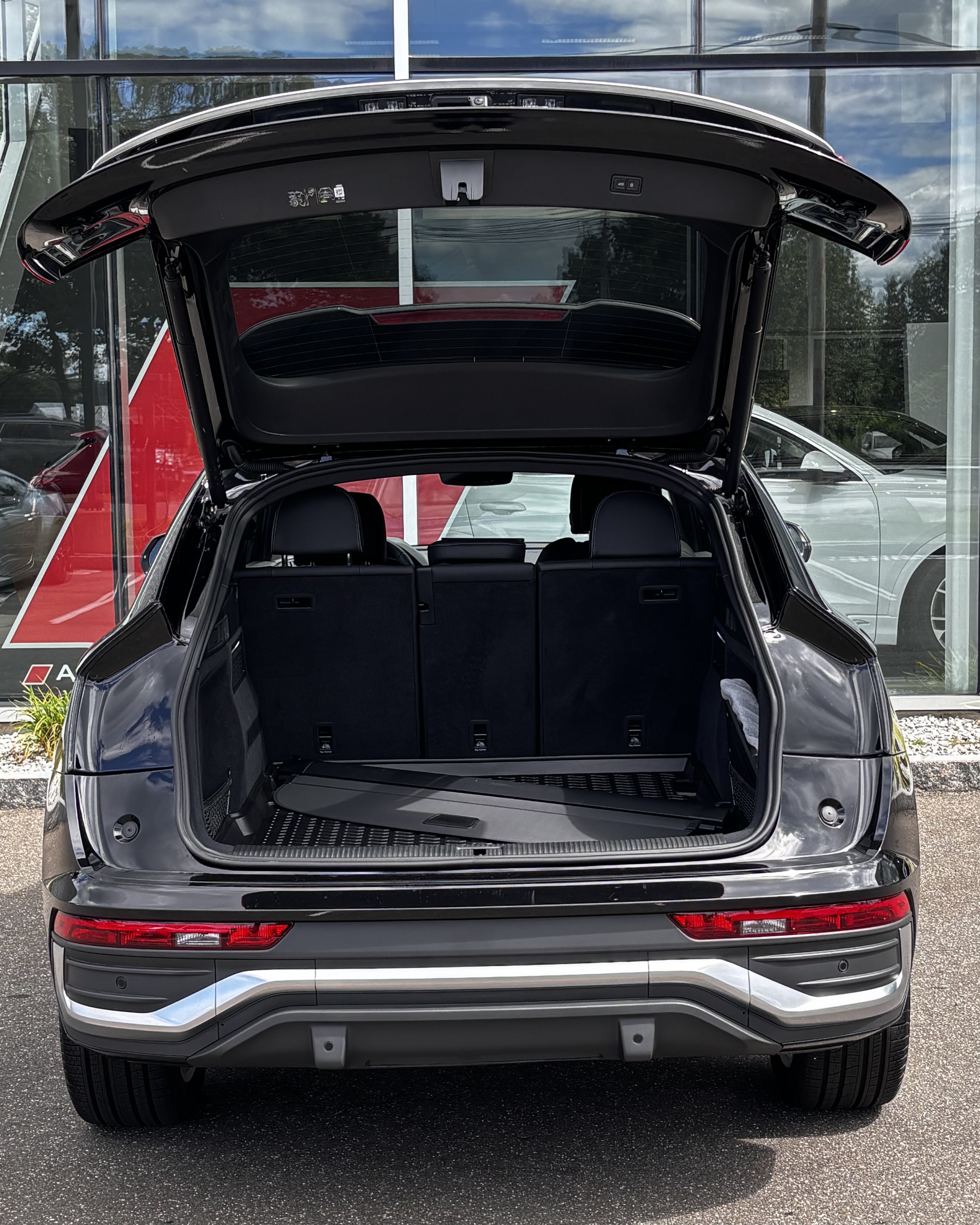Certified 2025 Audi Q5 2.0T Premium Plus w/ Premium Plus Package AWD/4WD image 12