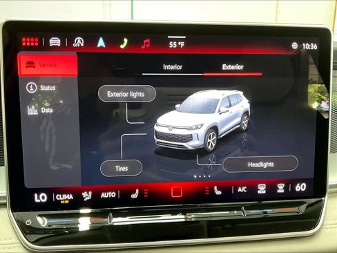 Certified 2025 Volkswagen Tiguan SE image 35