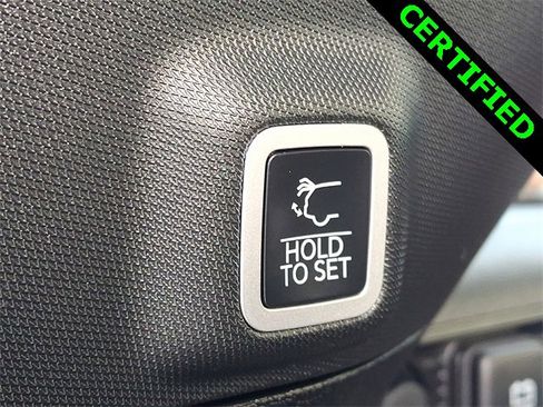 Used 2025 Jeep Grand Cherokee Limited w/ Black Appearance Package image 29