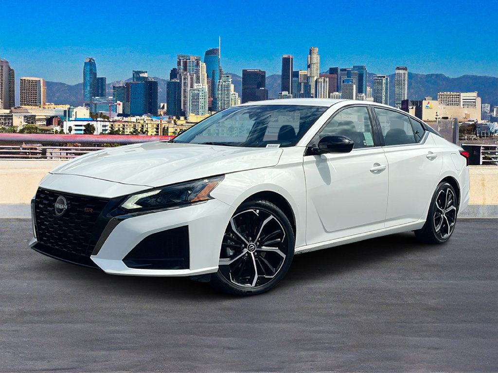Used 2025 Nissan Altima 2.5 SR FWD image 2