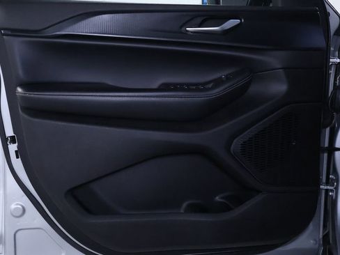 Used 2023 Jeep Grand Cherokee L Laredo image 13