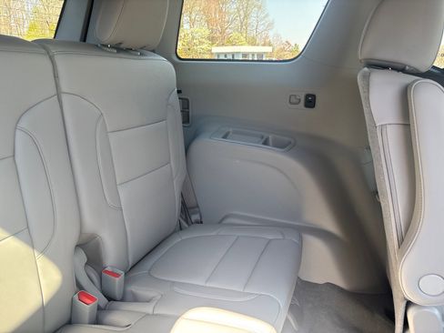 Certified 2023 GMC Acadia SLT w/ Technology Package image 47