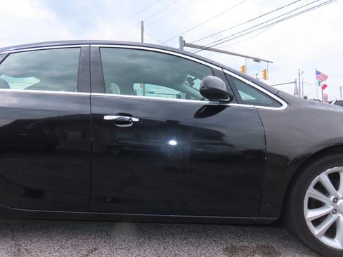 Used 2013 Buick Verano FWD image 19