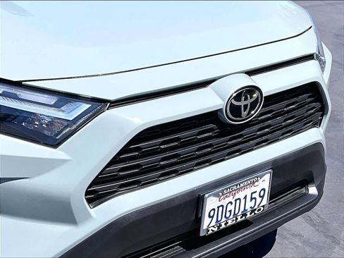 Used 2022 Toyota RAV4 XLE w/ Convenience Package FWD image 32