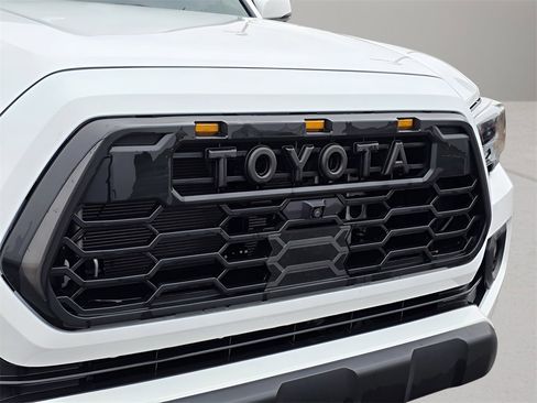 Used 2023 Toyota Tacoma TRD Off-Road w/ TRD Premium Off Road Package image 9