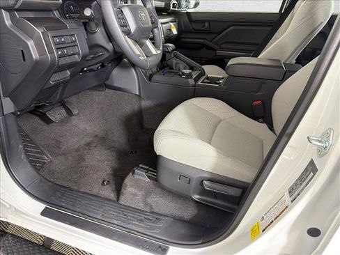 Used 2025 Toyota 4Runner SR5 AWD/4WD image 9