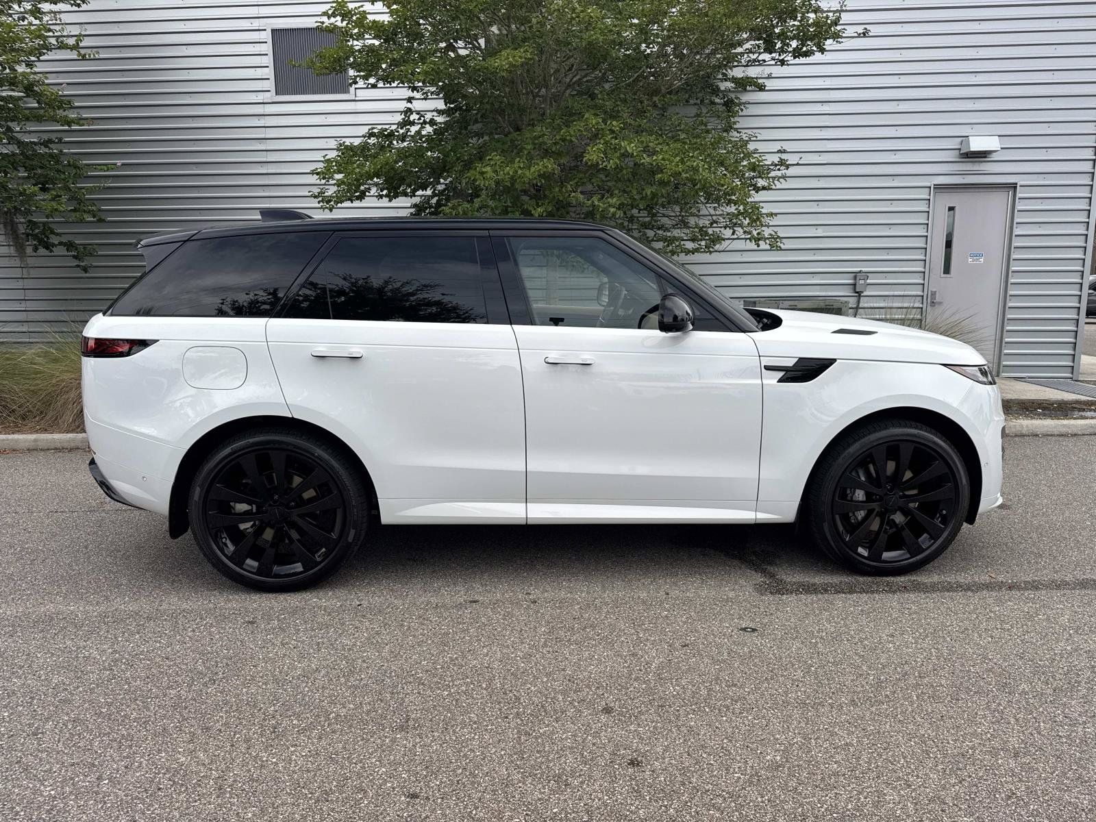 New 2026 Land Rover Range Rover Sport Dynamic SE AWD/4WD image 5