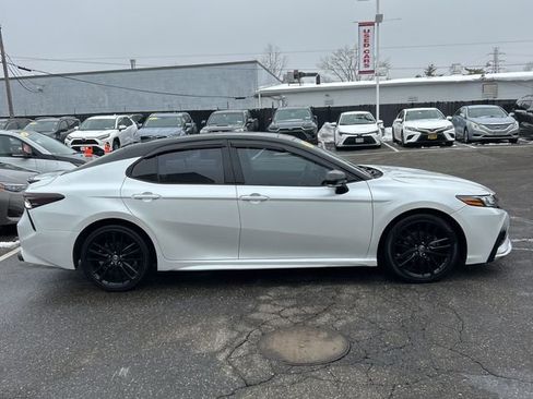 Used 2021 Toyota Camry XSE image 3