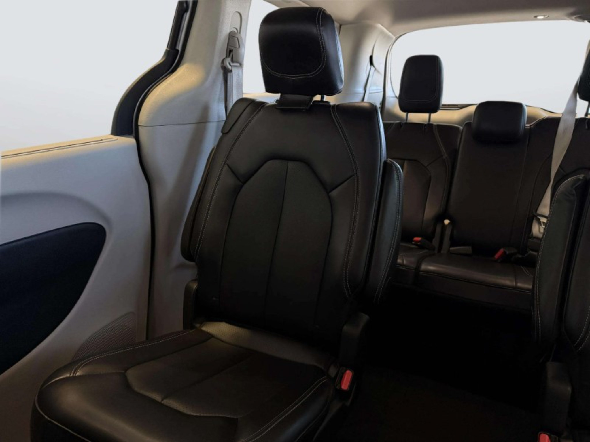 Used 2024 Chrysler Pacifica Touring-L FWD image 29