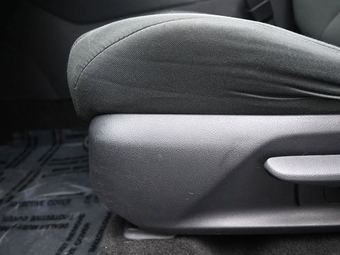 Used 2019 Toyota RAV4 LE w/ Carpet Mat Package image 10