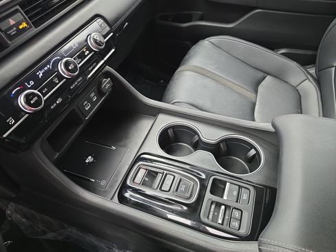 Used 2024 Honda Pilot Touring image 26
