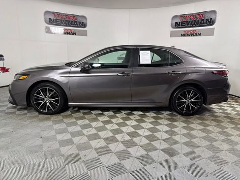 Used 2024 Toyota Camry SE image 6