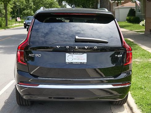 New 2026 Volvo XC90 T8 Plus w/ Protection Package Premier AWD/4WD image 8