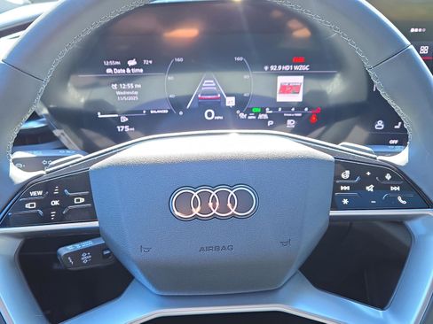 Used 2025 Audi Q5 Premium w/ Convenience Package image 29