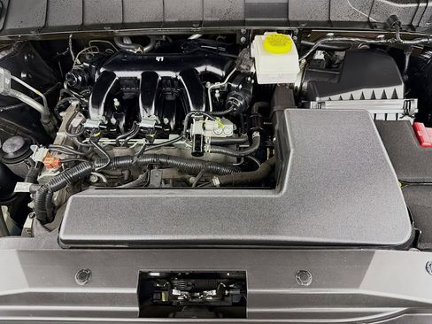 Used 2024 Nissan Pathfinder S image 29