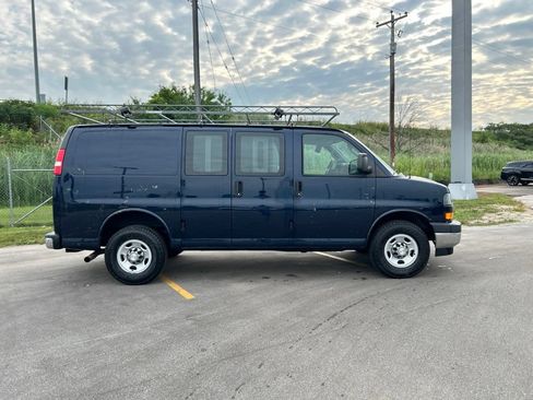Used 2019 Chevrolet Express 2500 w/ Driver Convenience Package RWD image 6