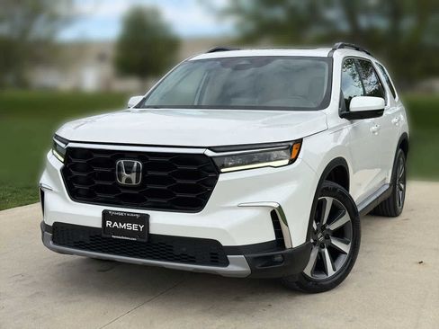 Used 2023 Honda Pilot Touring image 1
