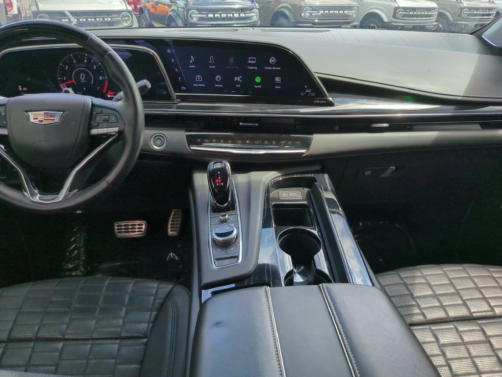 Used 2024 Cadillac Escalade ESV V AWD/4WD image 17