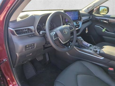 New 2026 Toyota Highlander Limited image 14