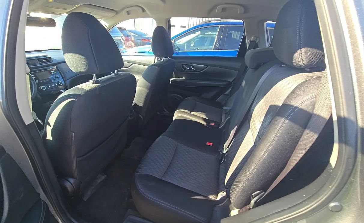Used 2017 Nissan Rogue S w/ S Appearance Package FWD image 6