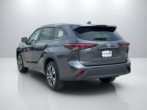 Certified 2025 Toyota Highlander XLE FWD image 7