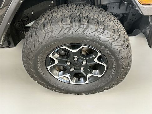 Used 2023 Jeep Wrangler Unlimited Rubicon 4xe w/ Cold Weather Group AWD/4WD image 11