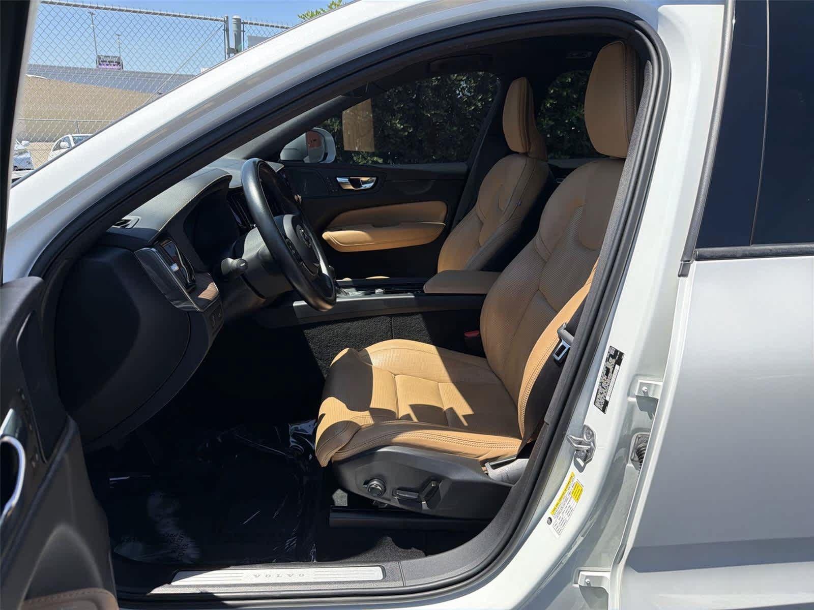 Used 2021 Volvo XC60 T6 Inscription w/ Advanced Package AWD/4WD image 11