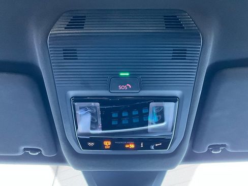 Used 2025 Volkswagen Atlas Cross Sport SE image 17